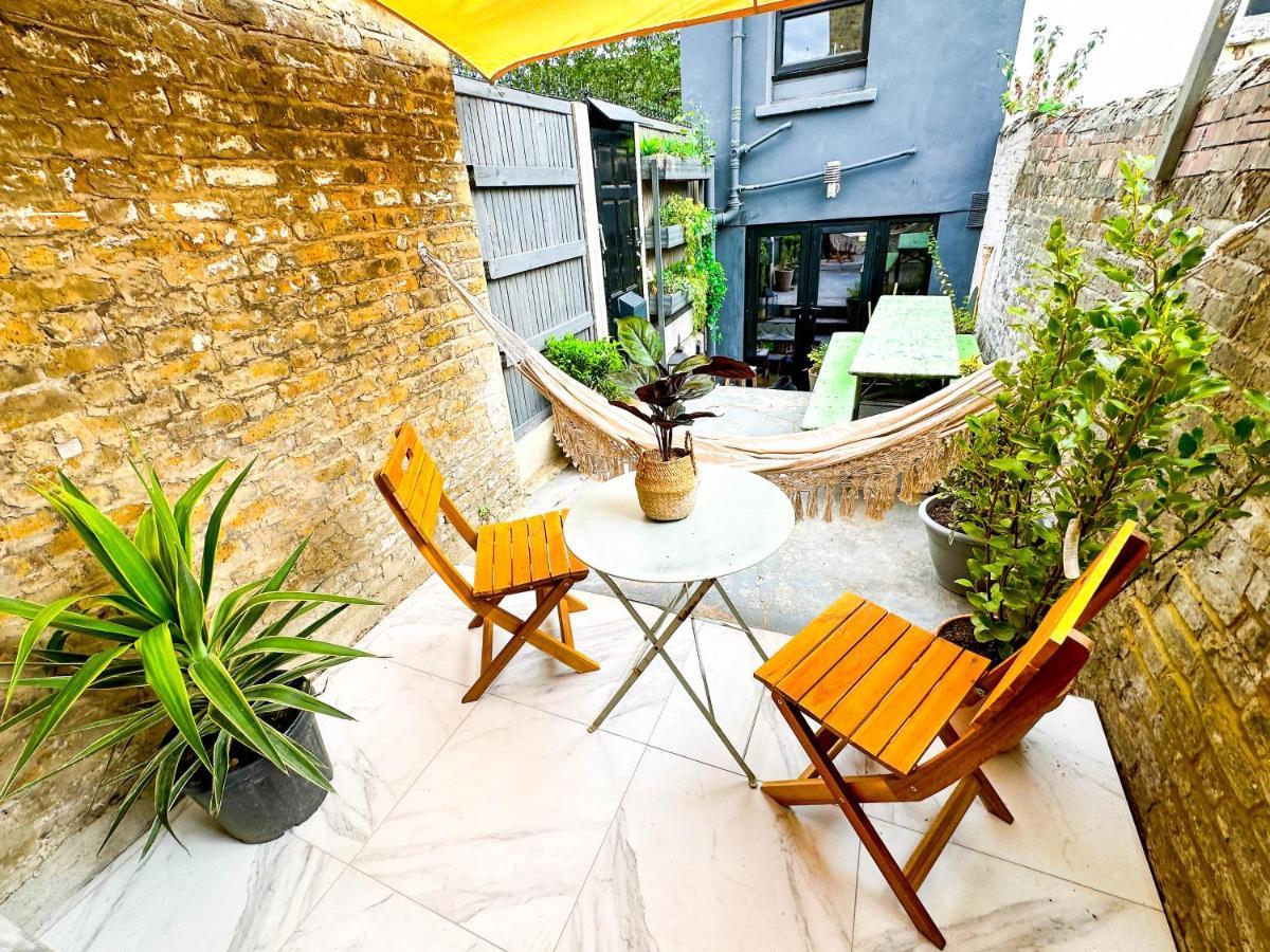 Modern Flat With King Bed, Garden & Outdoor Dining Apartment ลอนดอน ภายนอก รูปภาพ