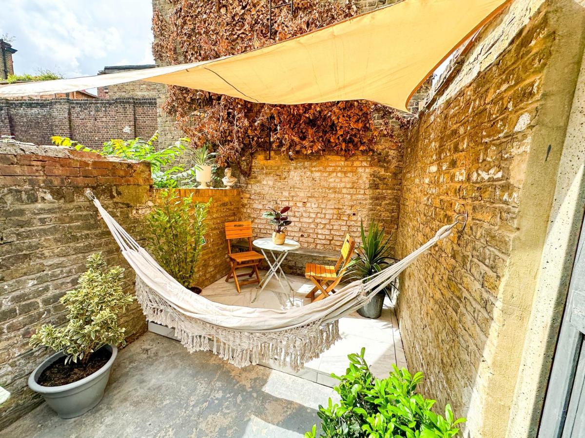 Modern Flat With King Bed, Garden & Outdoor Dining Apartment ลอนดอน ภายนอก รูปภาพ